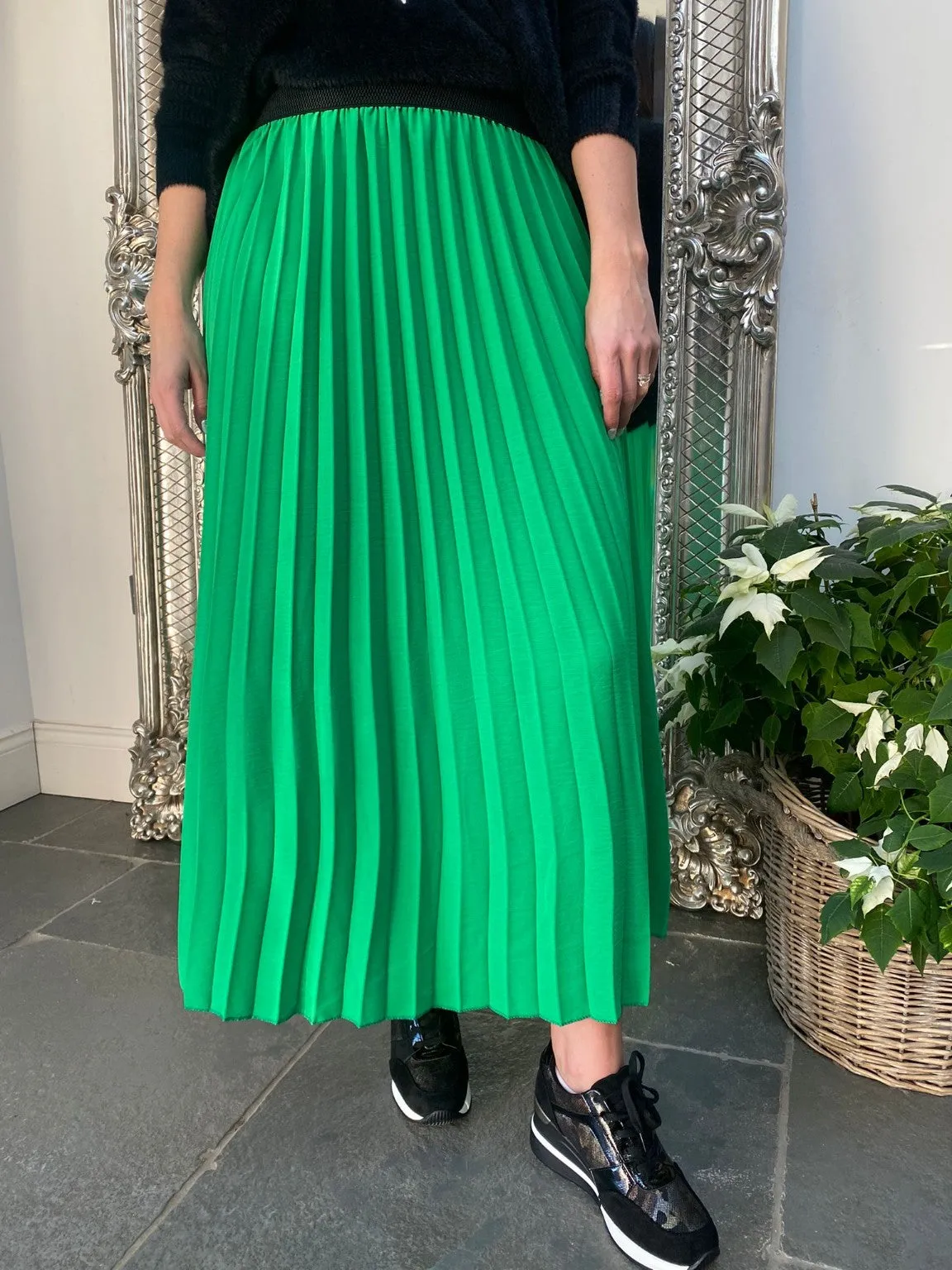 Trendy Pleated Midi Skirt