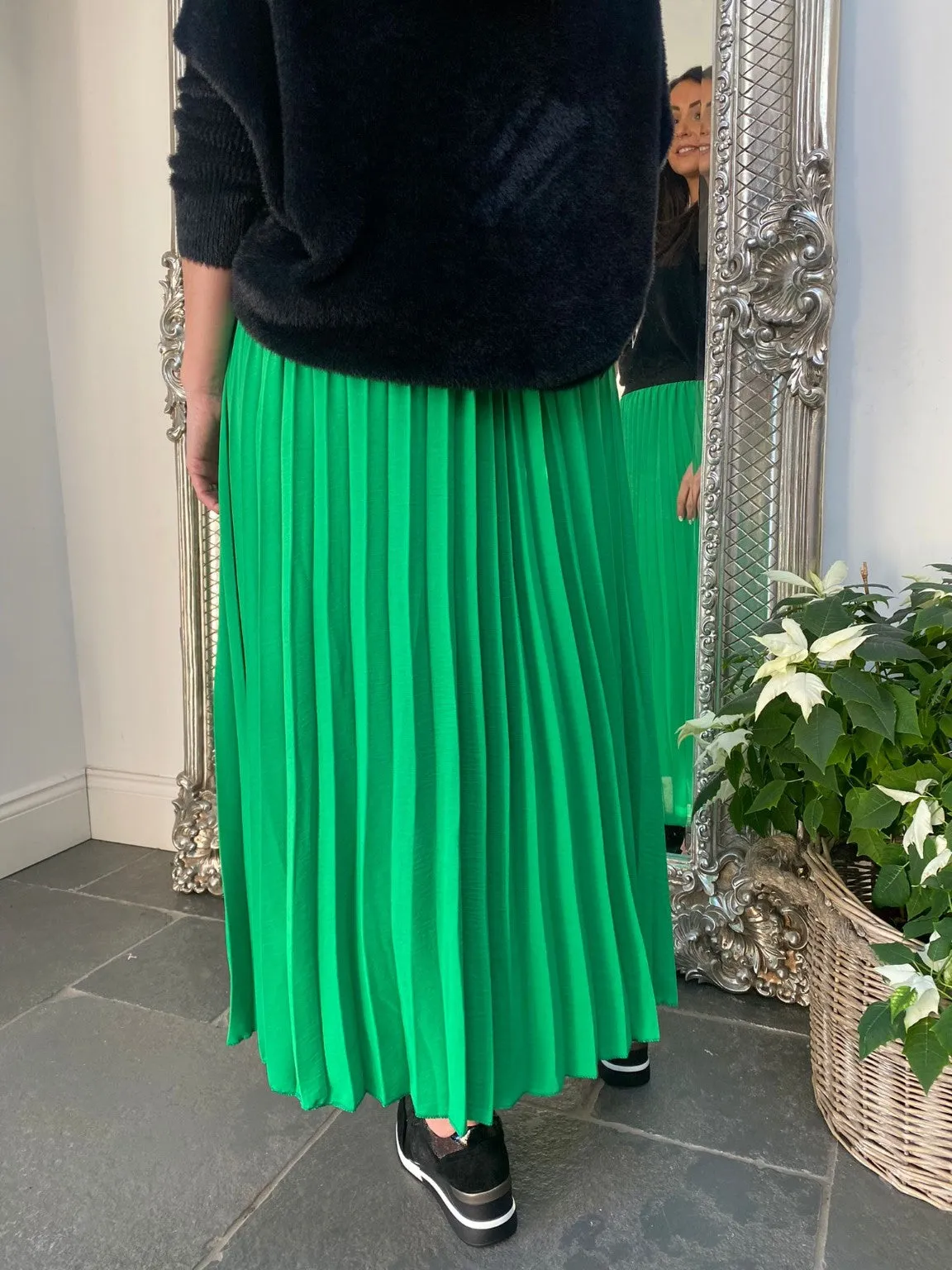 Trendy Pleated Midi Skirt