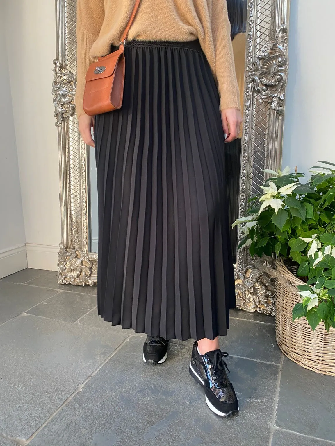 Trendy Pleated Midi Skirt